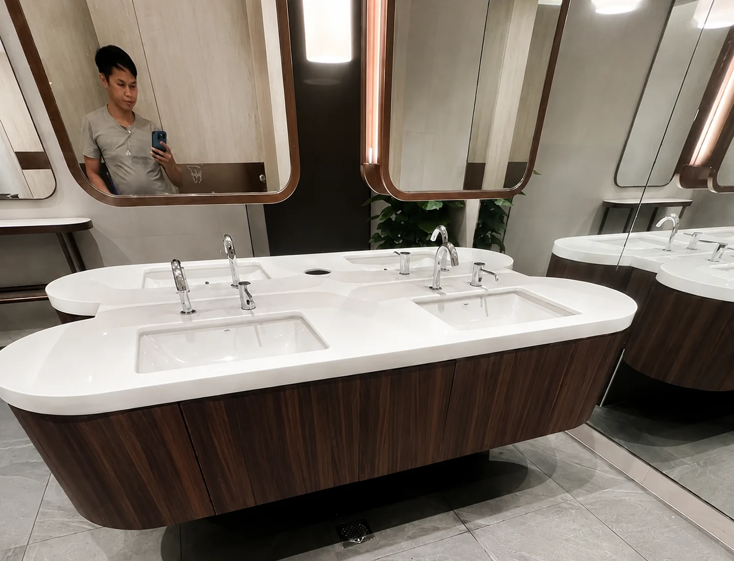 Vanity, basins and mirrors in the supplied Terminal 3 portfolio